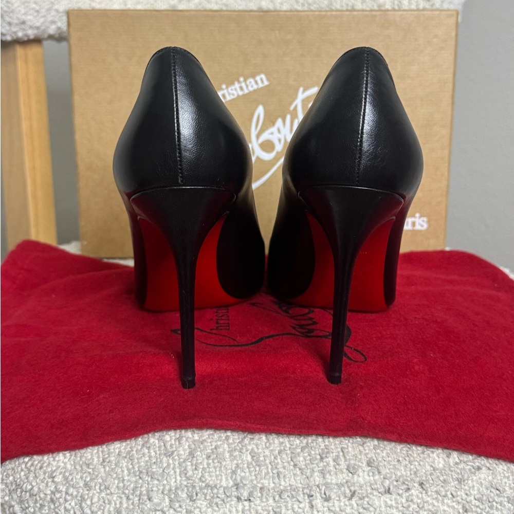 Christian Louboutin Black Heels with Signature Red Soles 100 Napa Shiny size 8